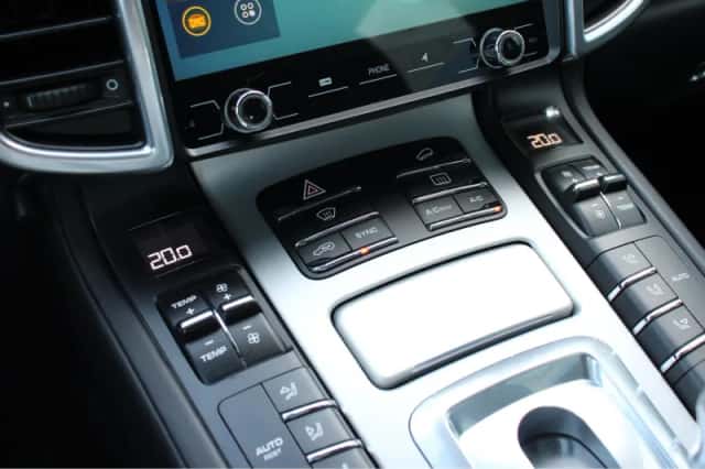 Porsche Cayenne (2015) thumbnail 24