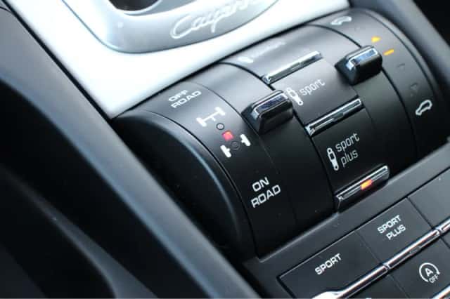 Porsche Cayenne (2015) thumbnail 30