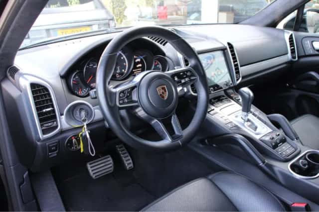 Porsche Cayenne (2015) thumbnail 4