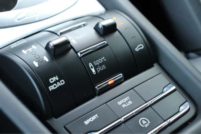 Porsche Cayenne (2015) thumbnail 31