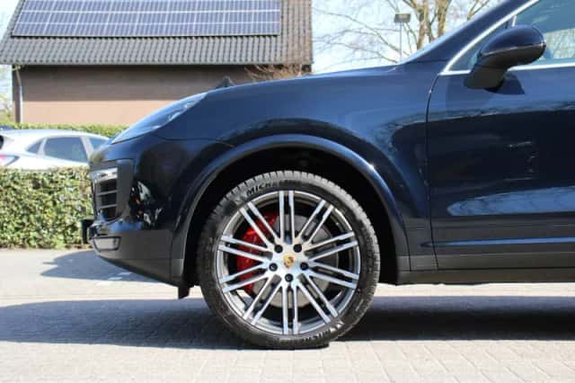 Porsche Cayenne (2015) thumbnail 36