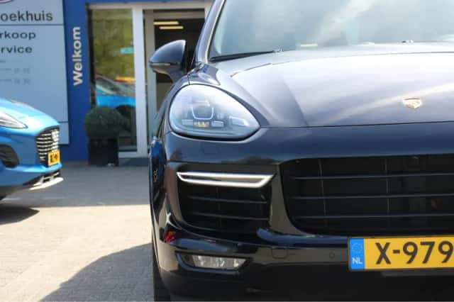 Porsche Cayenne (2015) thumbnail 39