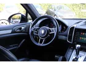 Porsche Cayenne (2015) thumbnail 9
