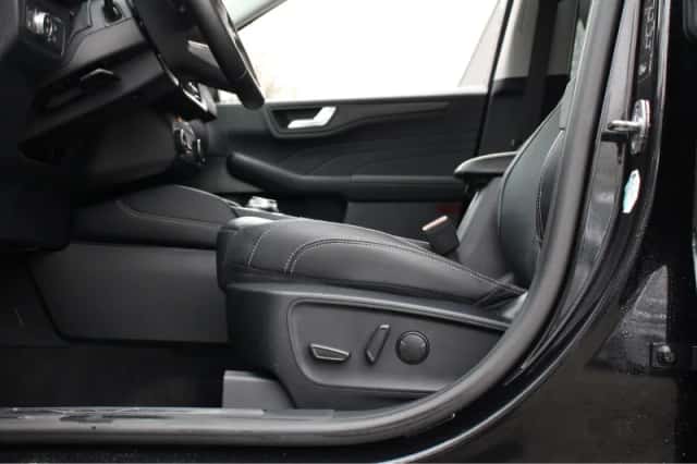 Ford Kuga (2021) thumbnail 9