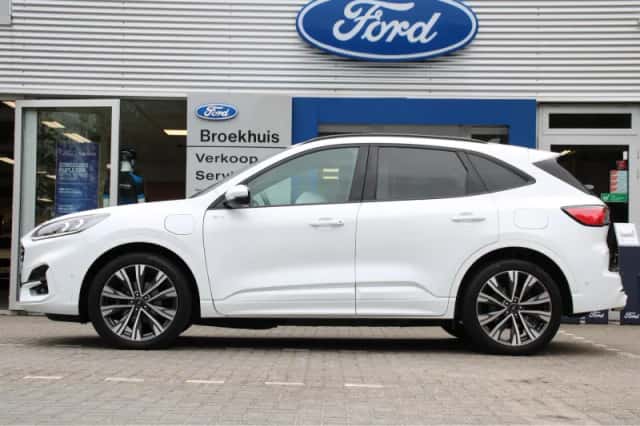 Ford Kuga (2022) thumbnail 2