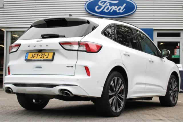 Ford Kuga (2022) thumbnail 3