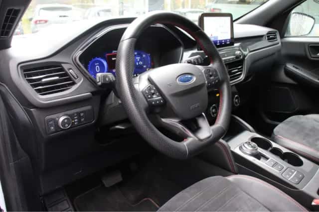 Ford Kuga (2022) thumbnail 4