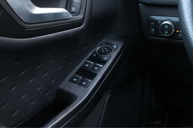 Ford Kuga (2021) thumbnail 16
