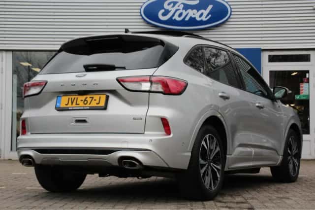 Ford Kuga (2021) thumbnail 3