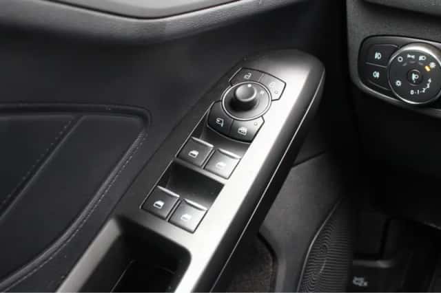 Ford Focus (2023) thumbnail 12
