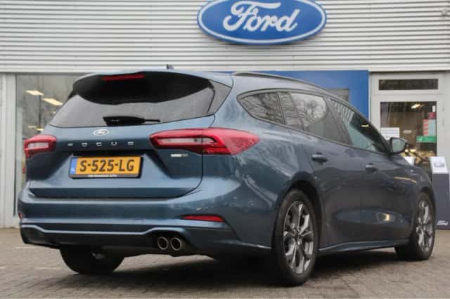 Ford Focus (2023) thumbnail 3