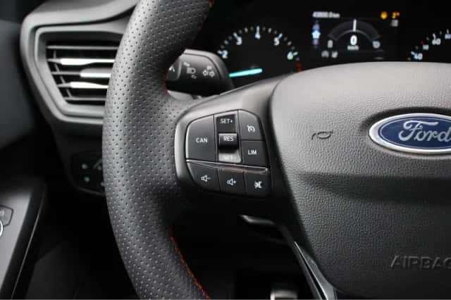 Ford Focus (2023) thumbnail 9