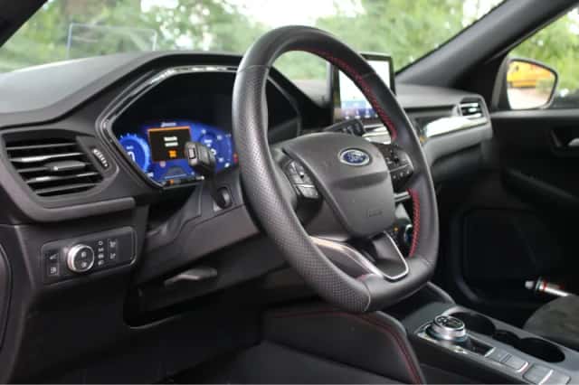 Ford Kuga (2023) thumbnail 4