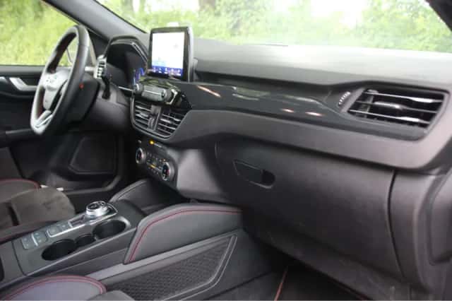 Ford Kuga (2023) thumbnail 10