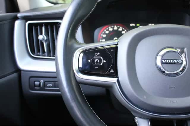 Volvo XC60 (2019) thumbnail 16