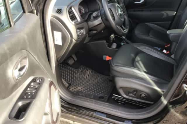 Jeep Renegade (2022) thumbnail 10
