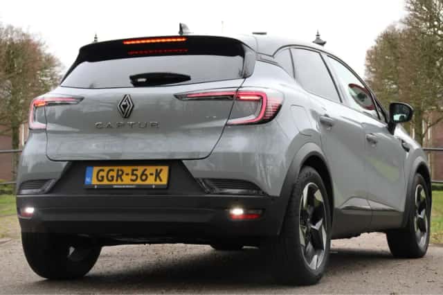 Renault Captur (2024) thumbnail 3