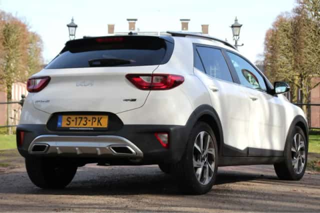 Kia Stonic (2022) thumbnail 3