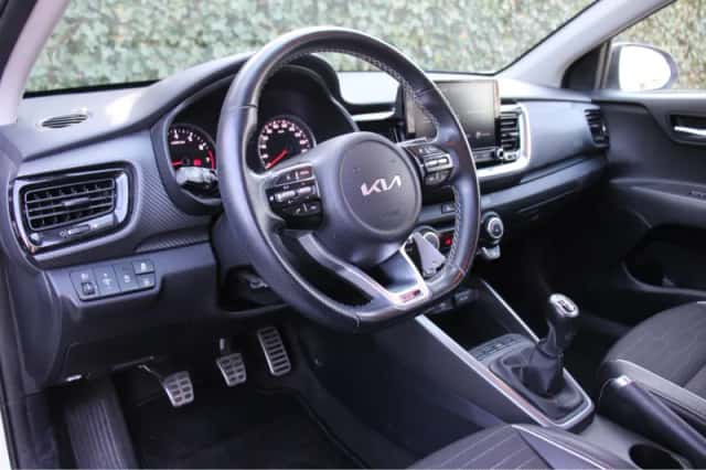 Kia Stonic (2022) thumbnail 4