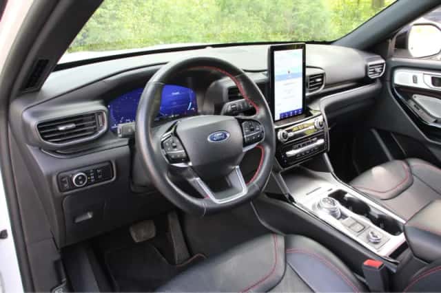 Ford Explorer (2024) thumbnail 4