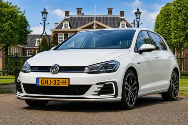 Volkswagen Golf (2020) thumbnail 1