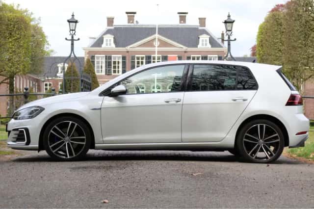 Volkswagen Golf (2020) thumbnail 2