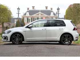 Volkswagen Golf (2020) thumbnail 2