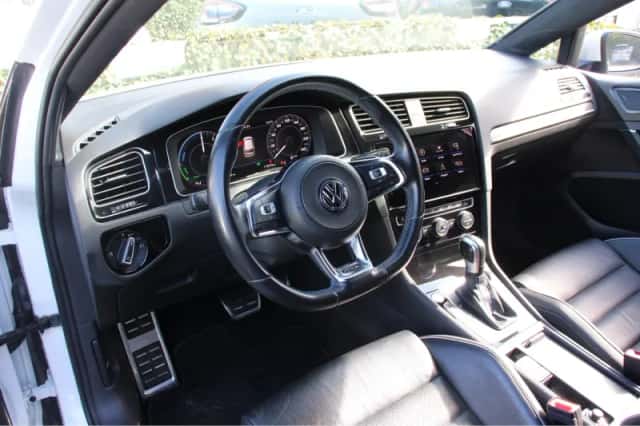 Volkswagen Golf (2020) thumbnail 4