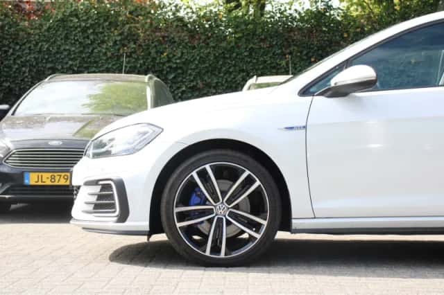 Volkswagen Golf (2020) thumbnail 32
