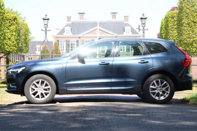 Volvo XC60 (2018) thumbnail 2
