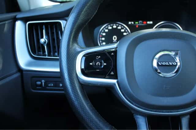 Volvo XC60 (2018) thumbnail 15