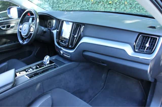 Volvo XC60 (2018) thumbnail 6
