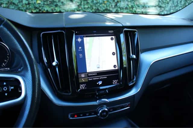 Volvo XC60 (2018) thumbnail 9