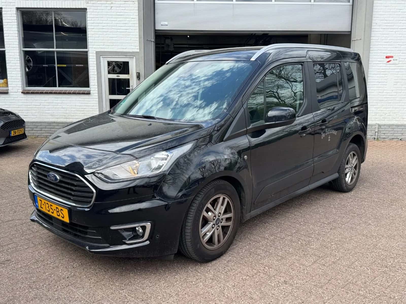 Ford Tourneo Connect (2019) — foto 1
