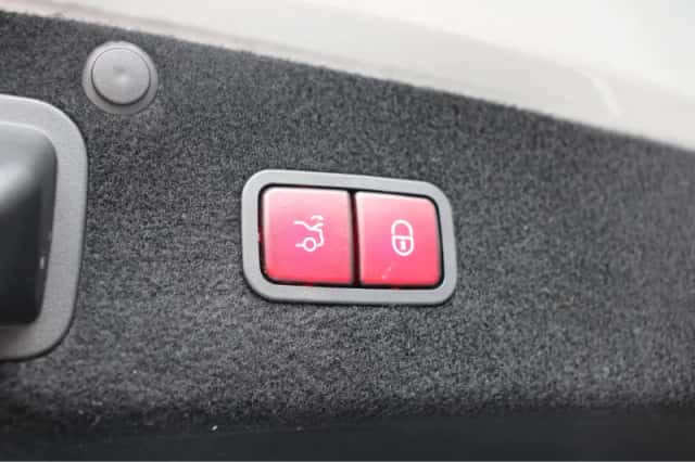 Mercedes-Benz S (2014) thumbnail 51