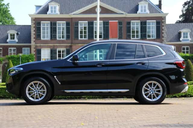 BMW X3 (2023) thumbnail 2