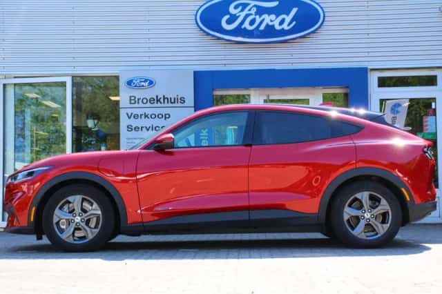 Ford Mustang Mach-E (2023) thumbnail 2