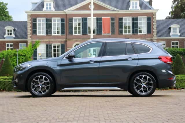 BMW X1 (2021) thumbnail 2