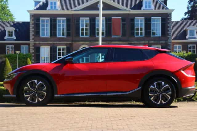 Kia EV6 (2022) thumbnail 2