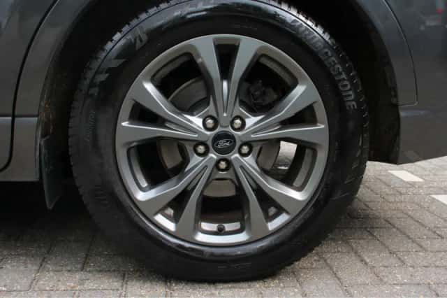 Ford Kuga (2022) thumbnail 38