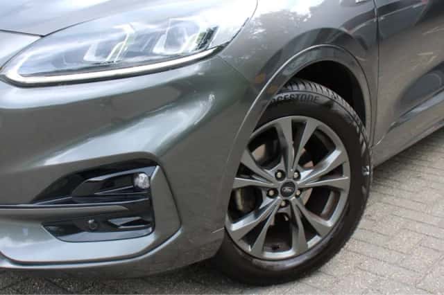 Ford Kuga (2022) thumbnail 39
