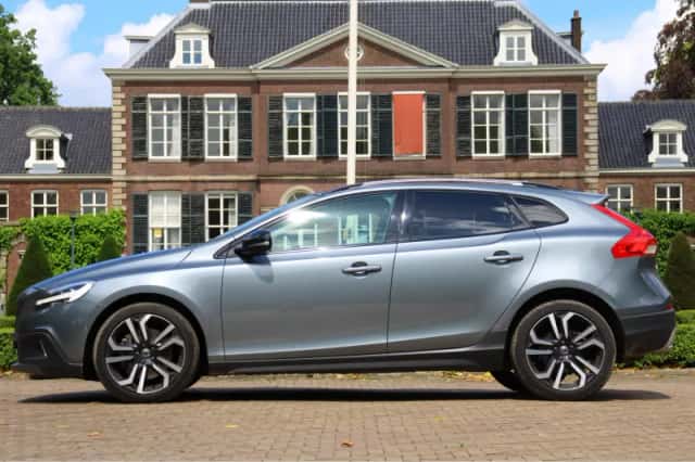 Volvo V40 (2019) thumbnail 2