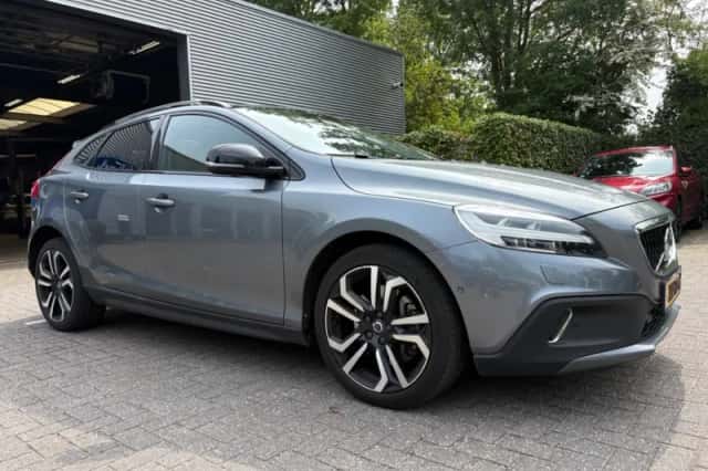 Volvo V40 (2019) thumbnail 3