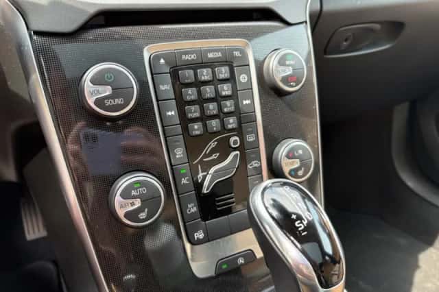 Volvo V40 (2019) thumbnail 9
