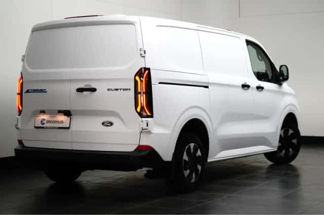 Ford Transit Custom (2026) thumbnail 4
