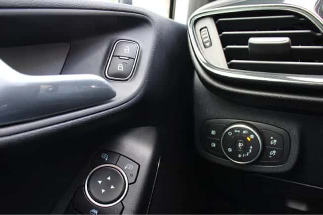 Ford Fiesta (2021) thumbnail 18