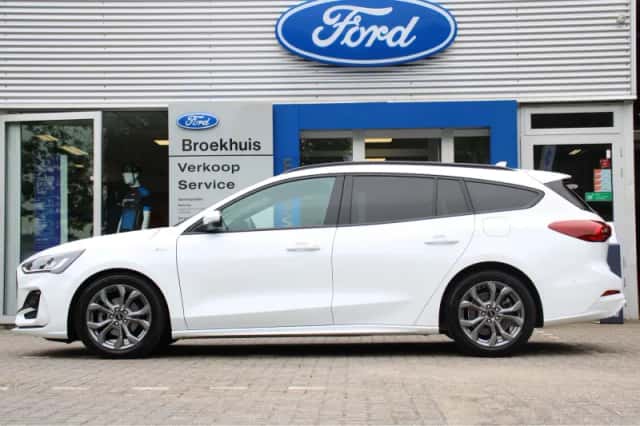 Ford Focus (2022) thumbnail 2