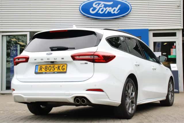 Ford Focus (2022) thumbnail 3