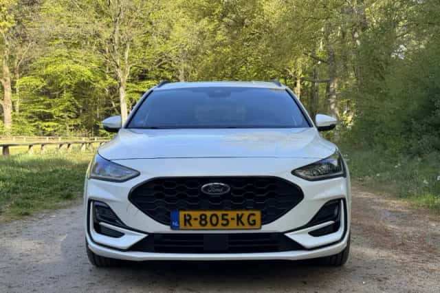 Ford Focus (2022) thumbnail 3