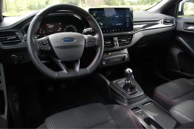 Ford Focus (2022) thumbnail 4